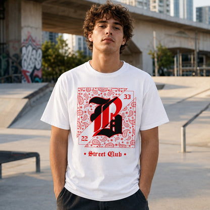 Männliches Model trägt das weiße Street Club T-Shirt von Level Ten
